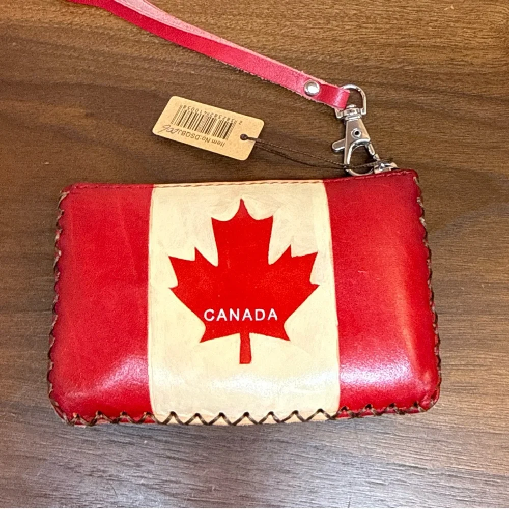 NWT CCJ Canada‎ Flag Handcrafted Leather Coin Purse Detachable Wristlet Strap